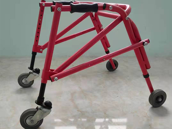 儿童助行器
